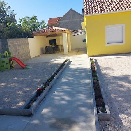 Ferienhaus Karlo Pridraga ภายนอก รูปภาพ