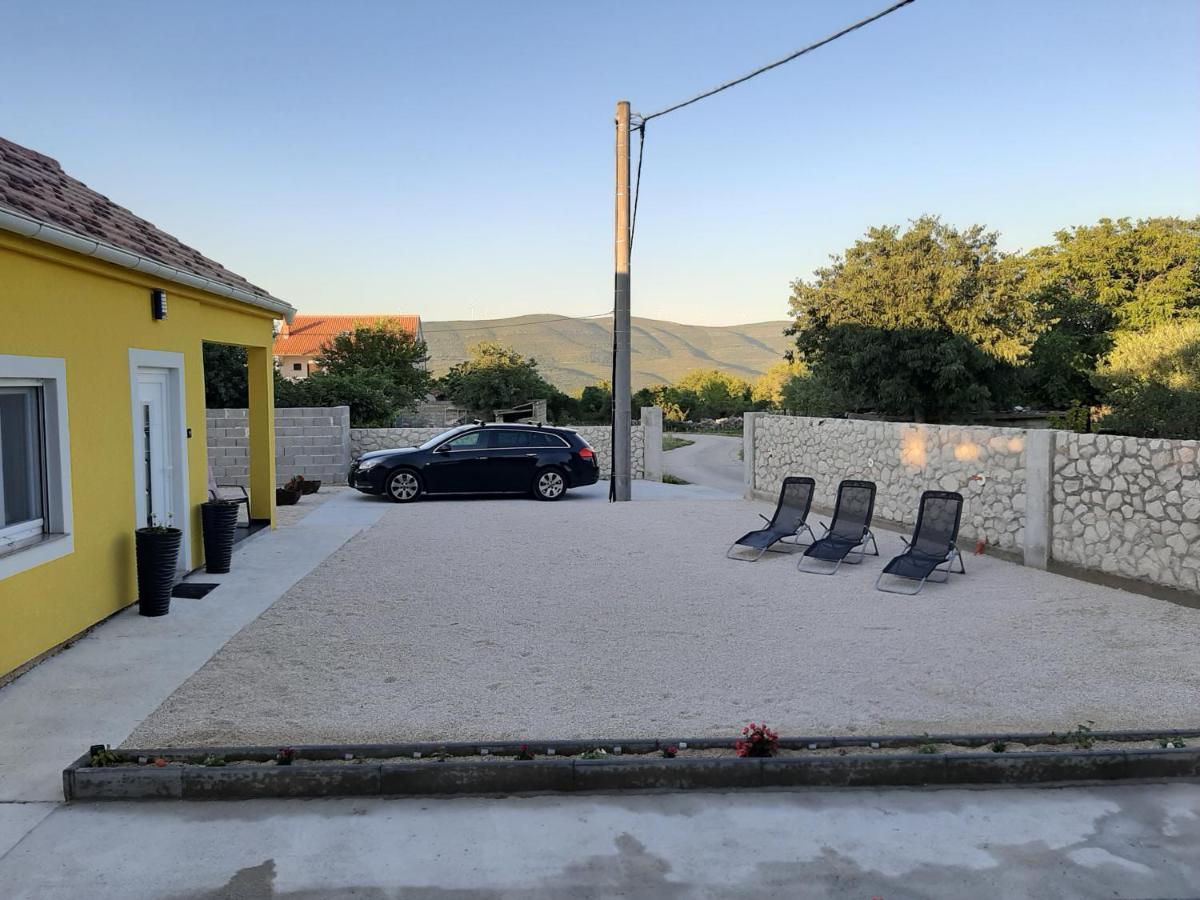 Ferienhaus Karlo Pridraga ภายนอก รูปภาพ