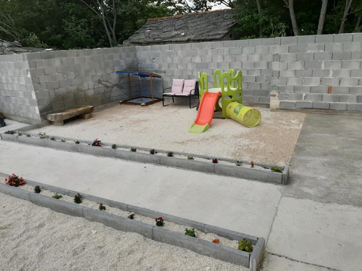 Ferienhaus Karlo Pridraga ภายนอก รูปภาพ