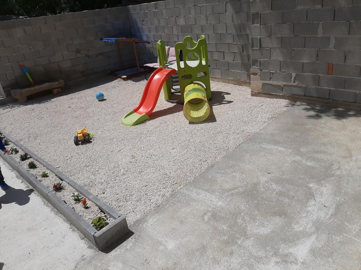 Ferienhaus Karlo Pridraga ภายนอก รูปภาพ