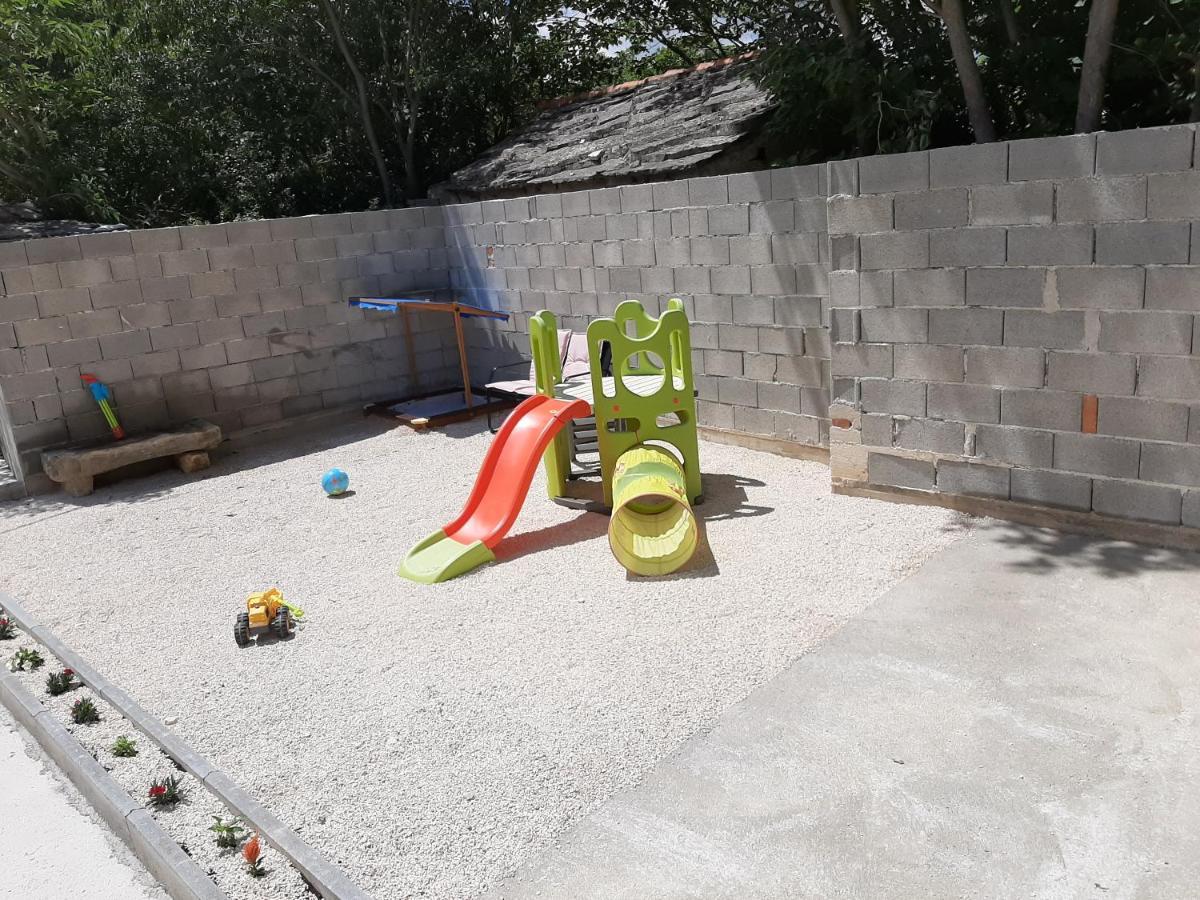 Ferienhaus Karlo Pridraga ภายนอก รูปภาพ