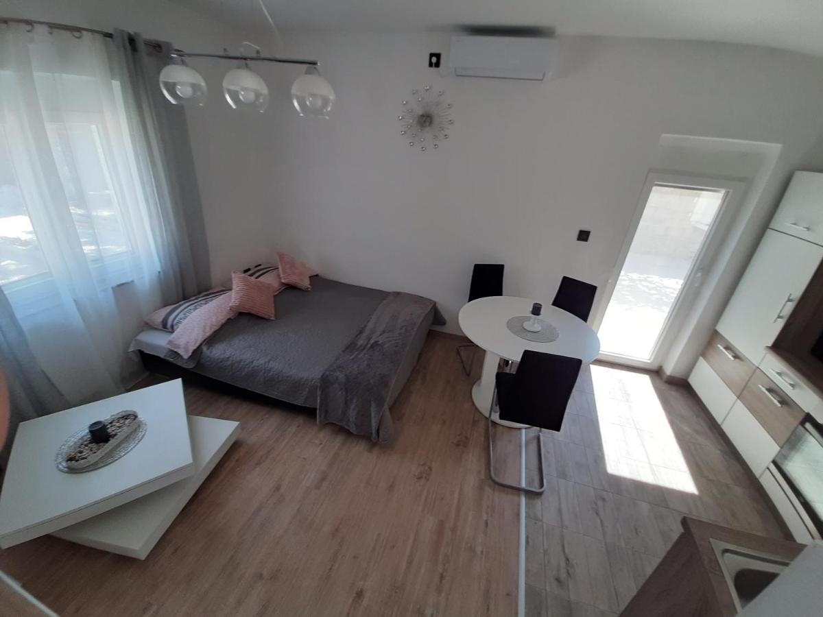 Ferienhaus Karlo Pridraga ภายนอก รูปภาพ