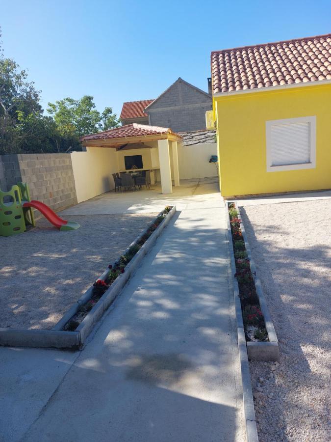 Ferienhaus Karlo Pridraga ภายนอก รูปภาพ