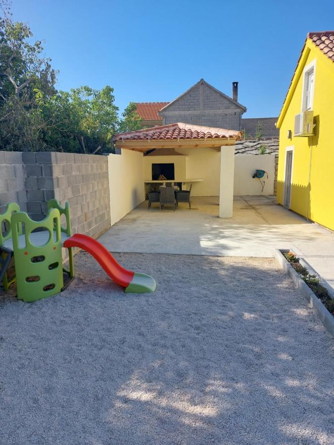 Ferienhaus Karlo Pridraga ภายนอก รูปภาพ
